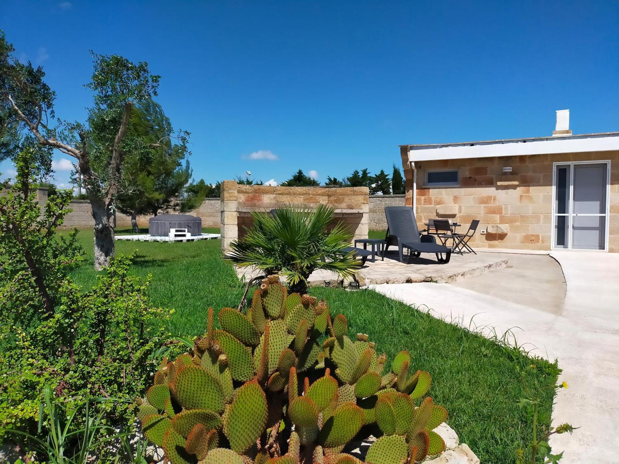 Il Giardino Deluxe Villa Lizzanello Luaran gambar